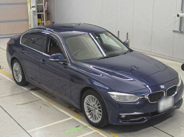 BMW 3 Series Sedan image 3