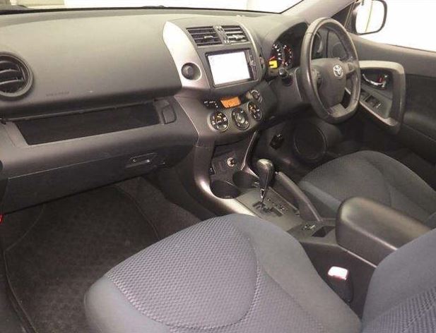 Toyota RAV4 AWD image 4