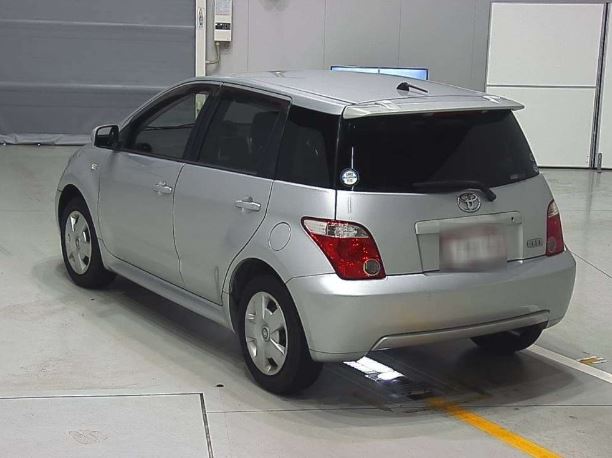 Toyota IST image 5