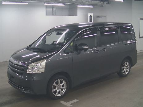 Toyota Noah X image 2