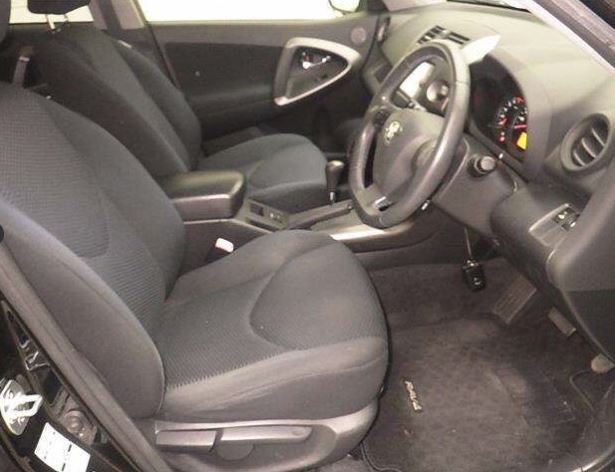 Toyota RAV4 AWD image 5