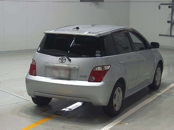 Toyota IST image 2